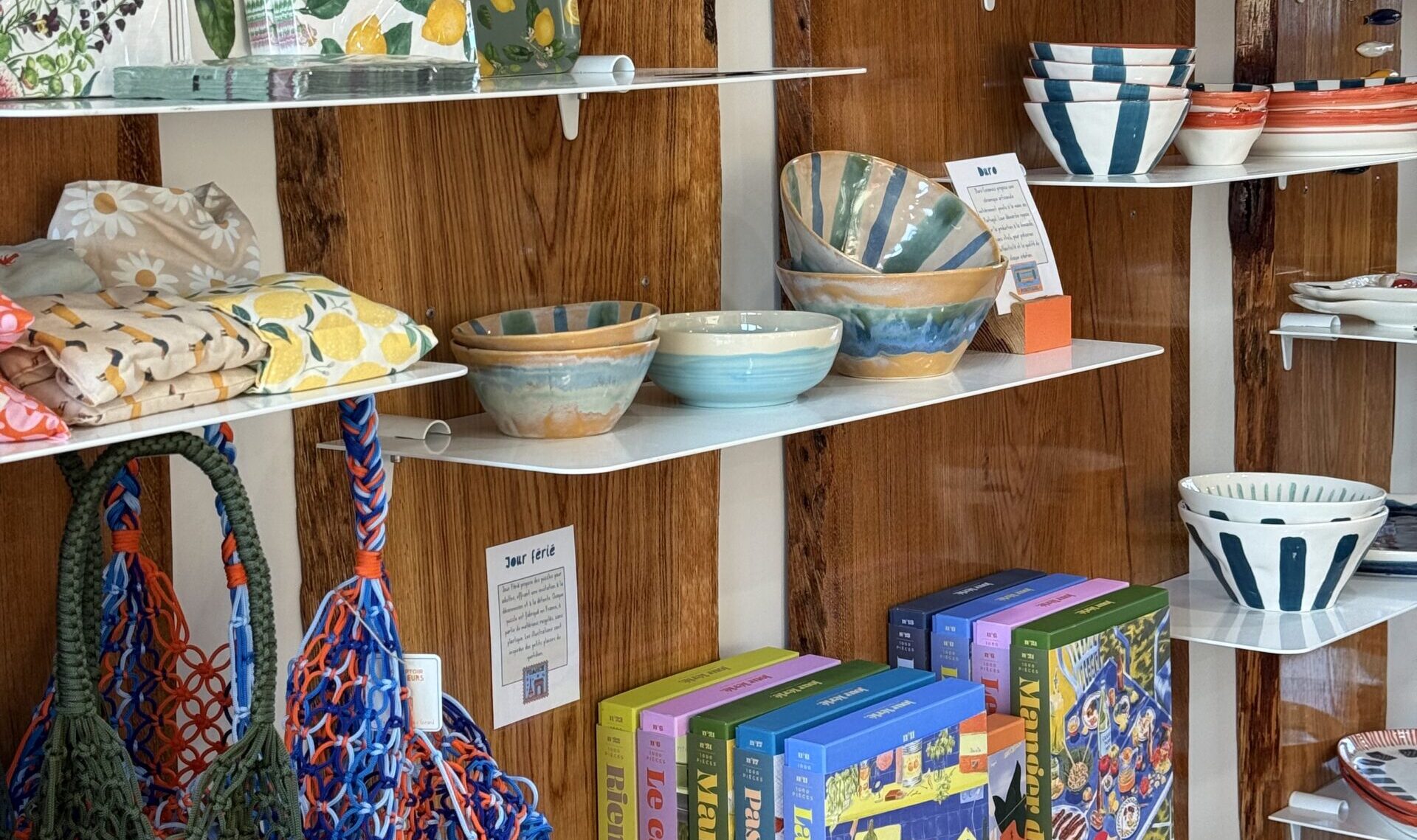 Voir La boutique et l\'épicerie Voir La boutique et l\'épicerie